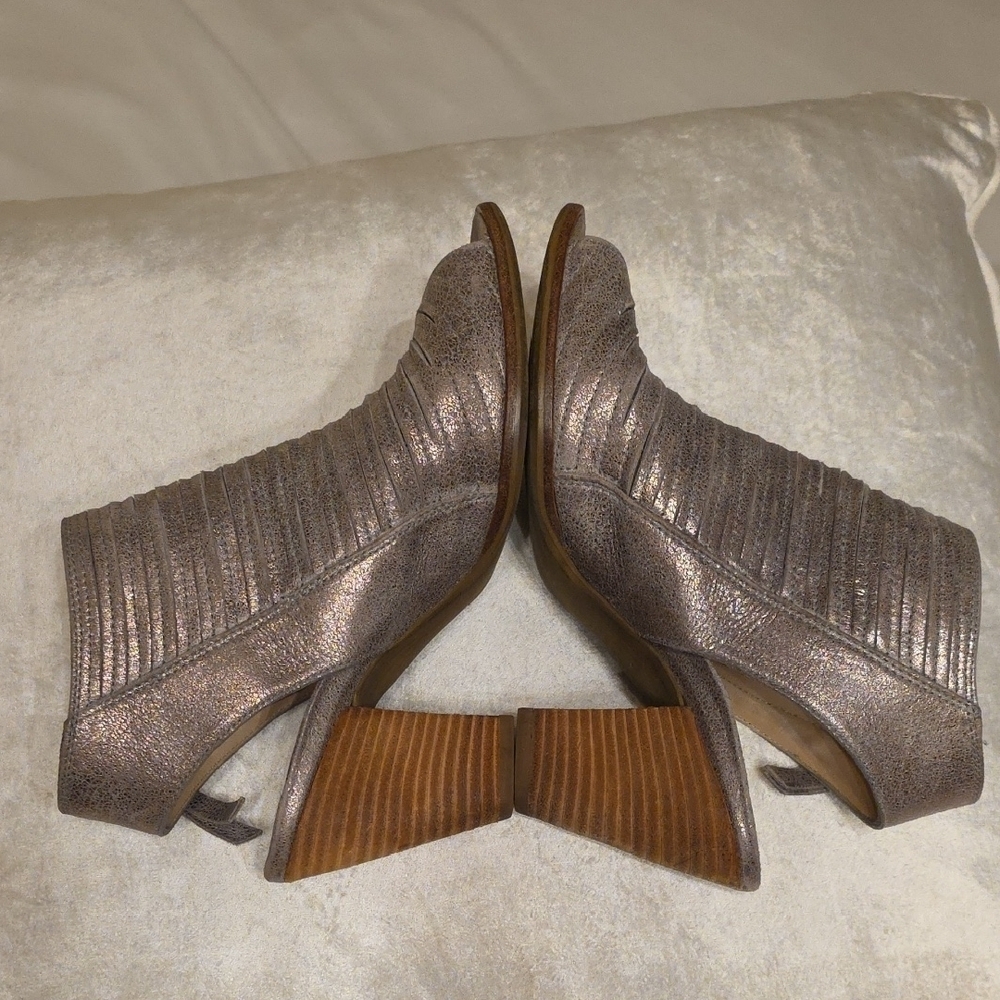 Paul Green Shimmering Gray Silver Heeled Sandals